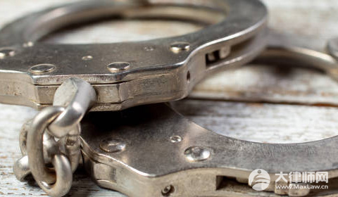 男子不满21岁女儿嫁70岁老头,花1万雇凶杀婿会怎么判？