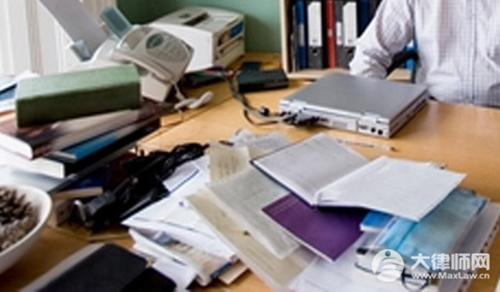 顾客猝死店员未救助会负什么责任?