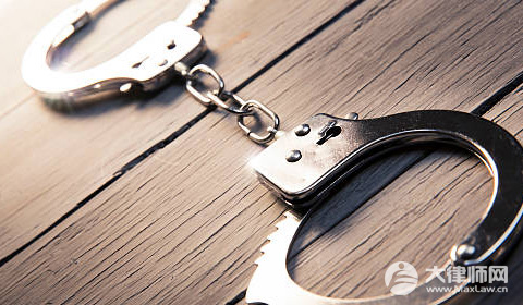 男子开车遭陌生人持刀捅伤致死,怎么判2025量刑标准?