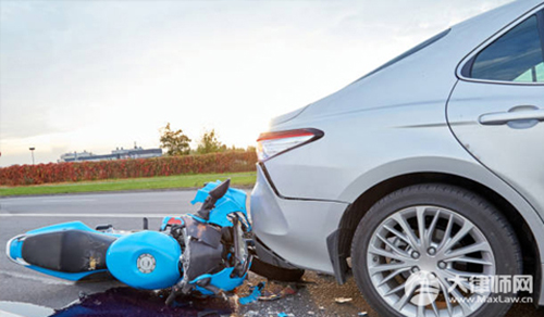 电动车不戴头盔违法吗?