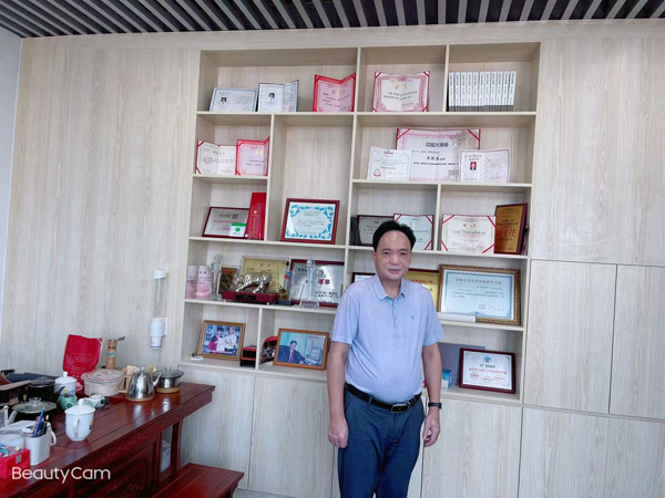 李胜春-深圳专业刑事律师照片展示