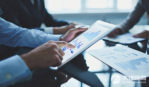 男子被发现死于出租屋,保险按意外伤害还是猝死理赔？