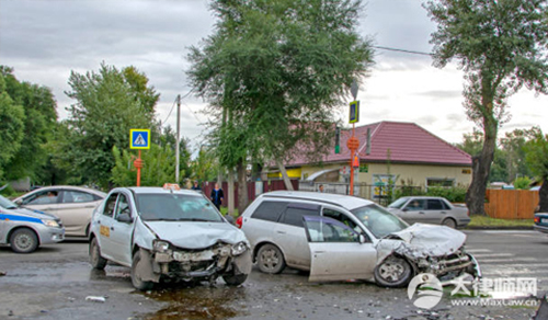 变道加塞后车故意撞上去怎么处理?