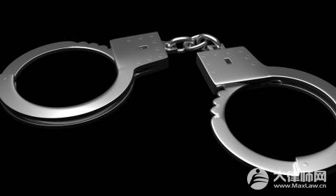 金店区域经理犯职务侵占罪获刑三年十个月,职务侵占罪立案标准是什么？