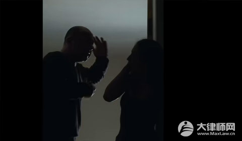 老婆出轨了我把男的打了犯法吗?