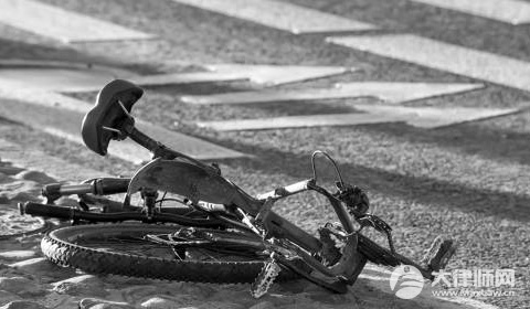 少年用长沙8888888车牌上路被罚,伪造电动自行车号牌上路会怎么处罚？