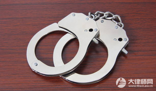 2025年派出所传唤最多扣留多长时间?