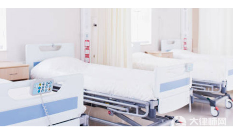 女子术后20天发现体内留纱布已发臭,医院该如何赔偿？