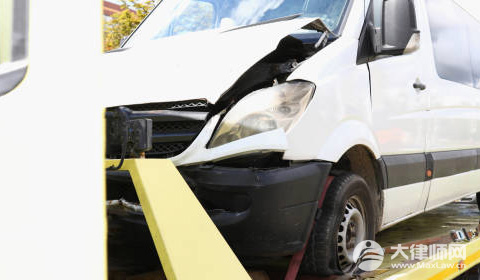 男子喝3斤白酒用智驾行驶20公里,在高速上睡着了会怎么判？