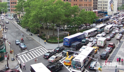 电动车不戴头盔罚款不交有什么后果?