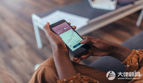 车出了事故怎么联系保险公司?