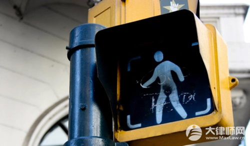 闯红灯走到一半停了算闯红灯吗?