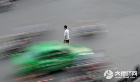 撞车我全责走保险我要出钱吗?