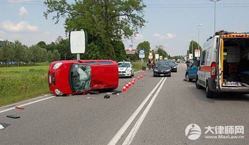 2025年驾驶车辆追逐竞速怎么处罚?