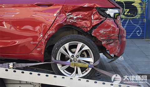 撞公路上的护栏怎么处理?