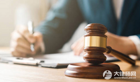 聚众哄抢公私财物达到6000元坐牢多少年?