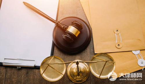 男子夜晚钓鱼被当猎物枪击,行为人构成犯罪吗？