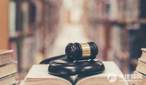 女子带手机进浴池,疑拍视频被人报警构成犯罪吗？