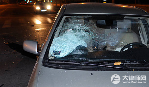 男子开车时嘴里叼牙线棒被处罚,是否可以申请撤销？