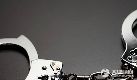 袭警罪一般判刑多久?