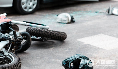 驾驶电动三轮车发生意外,保险公司能否以无证驾驶为由拒赔？