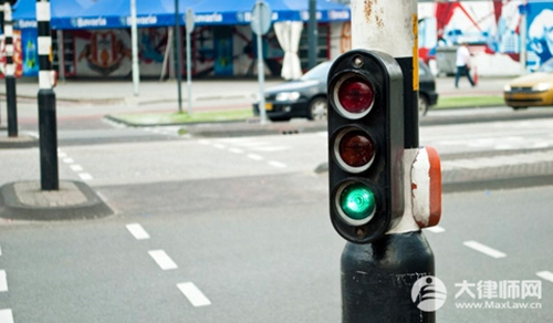 不按规定避让校车扣几分2025年最新交规