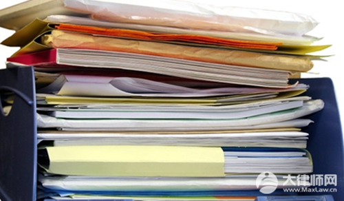 雇工高处作业摔伤致残,责任谁来承担？