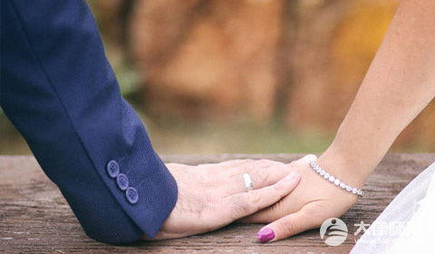 男友威胁女友违法吗?