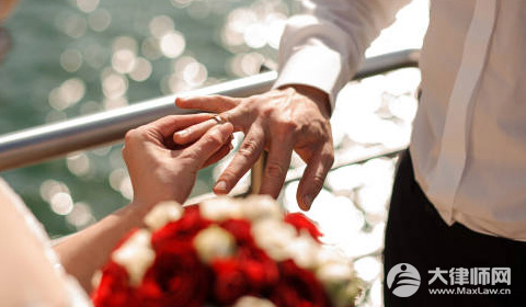 男子婚内赠与情人30万元,法院会怎么判？