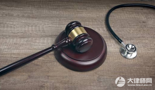 参与掰手腕意外骨折,应由谁担责？