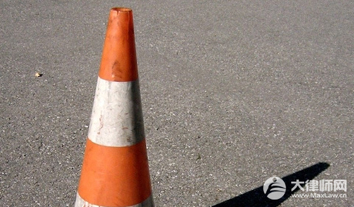 高速二次事故没放警示牌谁的责任