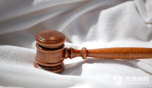 女子烫发4小时竟借口透气跑路,逃单行为会够成犯罪吗？