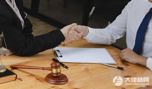 找律师一般需要先交钱吗?