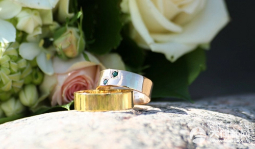 老公不给钱算违法吗