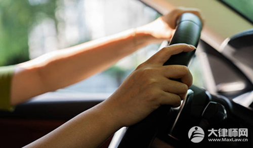 出差补贴是按什么标准发放的?