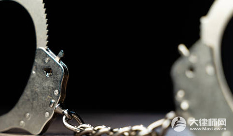 2人共谋温泉酒店更衣室偷拍被刑拘会怎么判？