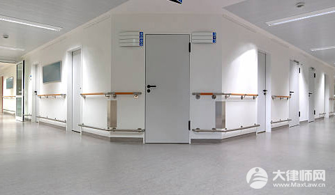 医院用癌变恐吓患者诱导天价手术是否构成犯罪？