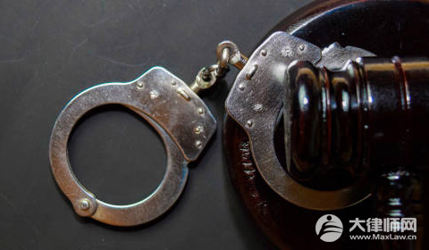 59元汉堡套餐0元购,男子利用系统漏洞改价代下单牟利构成什么罪？