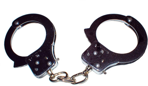 母亲按压胸口为女儿驱魔致其死亡构成什么罪？