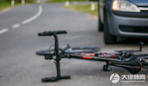 电瓶车闯红灯被撞了怎么定责