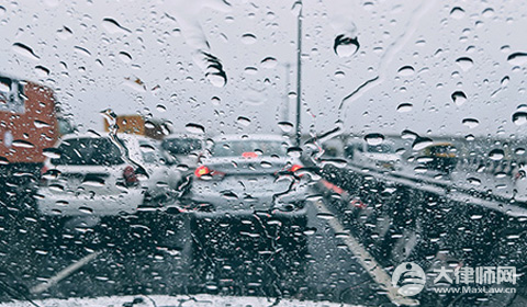 2026年连环追尾事故责任怎么划分?