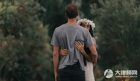 当街打小三要负法律责任吗?