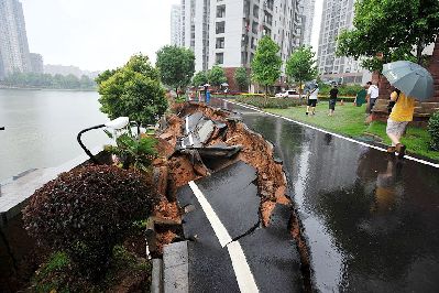 武汉4名官员因城市内涝被处分