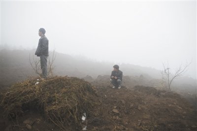 云南官方私下强行火化滑坡遇难者遗体