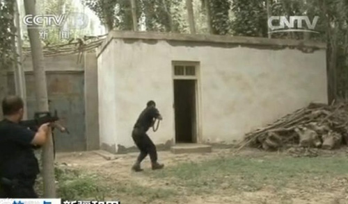 新疆和田击毙9名暴恐分子现场曝光