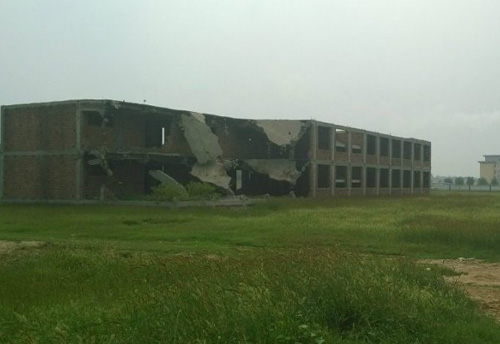 山东鄄城为迎领导视察紧急建遮羞墙