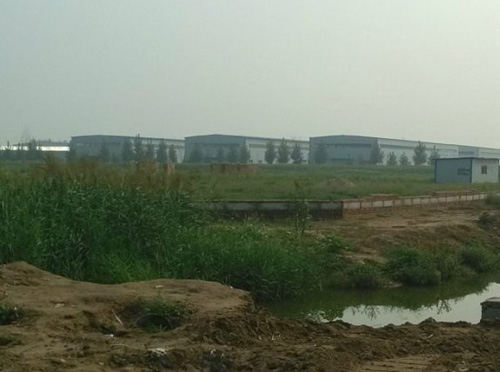 山东鄄城为迎领导视察紧急建遮羞墙