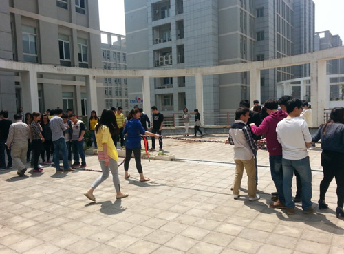 伍聚网络全体员工拔河大赛