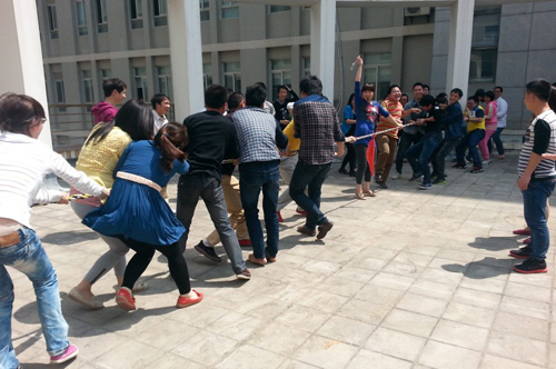 伍聚网络全体员工拔河大赛