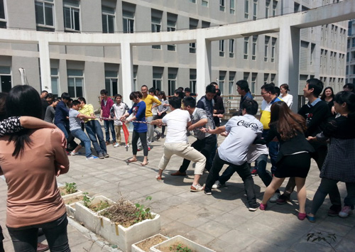 伍聚网络全体员工拔河大赛